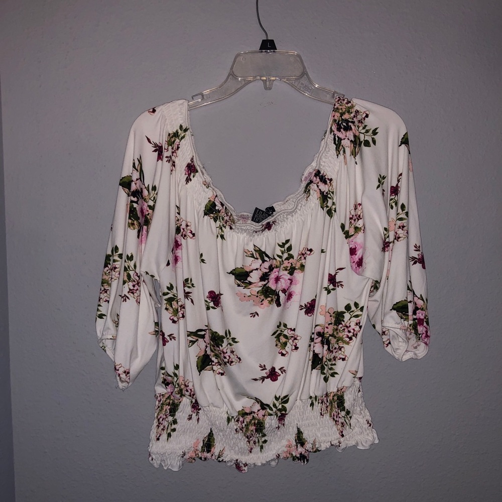 2/$12🦋 New Rue 21 Floral Top